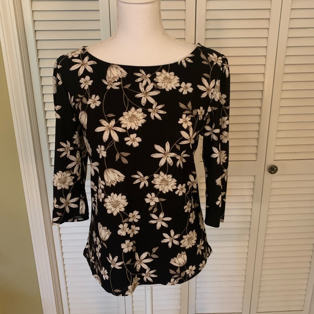 W5 Black and White Floral Women's Top Size M NWT